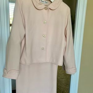Feminine light pink wool suit